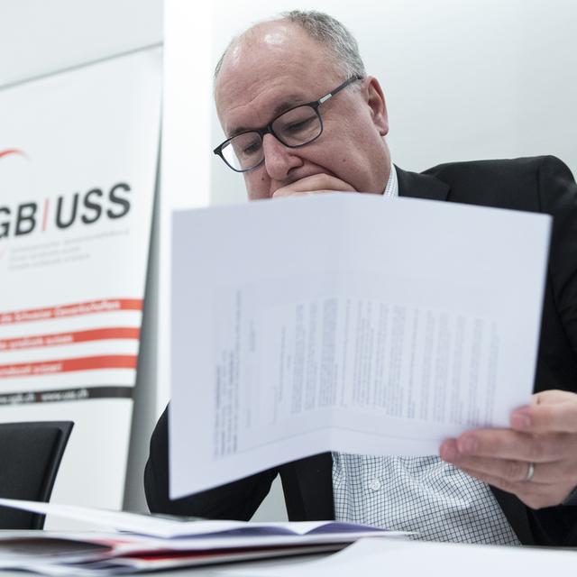 Une alliance de syndicats, de partis et de différentes organisations lance une initiative pour une 13ème rente AVS. Ici, Pierre-Yves Maillard, président de l'USS (photo d'illustration). [Keystone - Marcel Bieri]