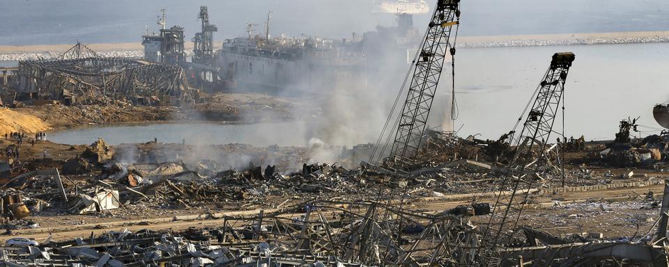 Le port de Beyrouth au lendemain de l'explosion dévastatrice. [AP/Keystone - Bilal Hussein]