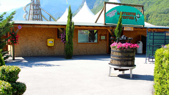 L'entrée du parc d'attraction d'Evionnaz (VS). [Labyrinthe Aventure]