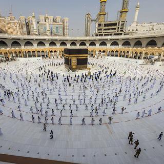 Les autorités saoudiennes ont annoncé que le pèlerinage à La Mecque allait bientôt reprendre. [Keystone - Saudi Ministry of Media via AP]