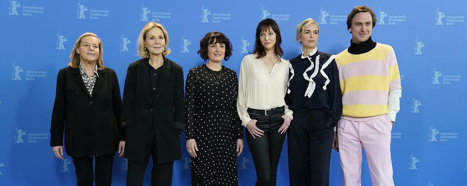 L'équipe du film "Schwesterlein" lors de la Berlinale en 2020: Ruth Waldburger, Marthe Keller, Stéphanie Chuat, Véronique Reymond, Nina Hoss et Lars Eidinger. [Keystone - Ronald Wittek]