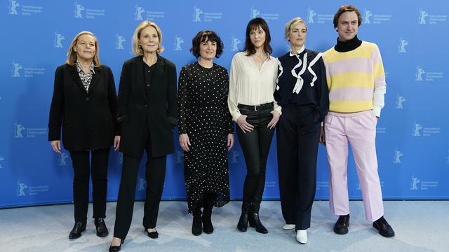 L'équipe du film "Schwesterlein" lors de la Berlinale en 2020: Ruth Waldburger, Marthe Keller, Stéphanie Chuat, Véronique Reymond, Nina Hoss et Lars Eidinger. [Keystone - Ronald Wittek]