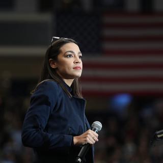 En deux ans, Alexandria Ocasio-Cortez est devenue une figure emblématique de l’aile gauche du parti démocrate aux Etats-Unis. [AFP - Joe Raedle/Getty Images]