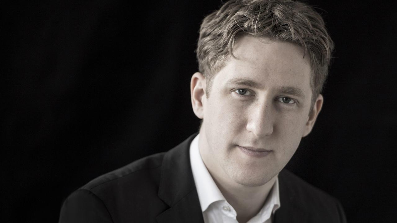 Joshua Weilerstein. [OCL - Sim Canetty Clarke]