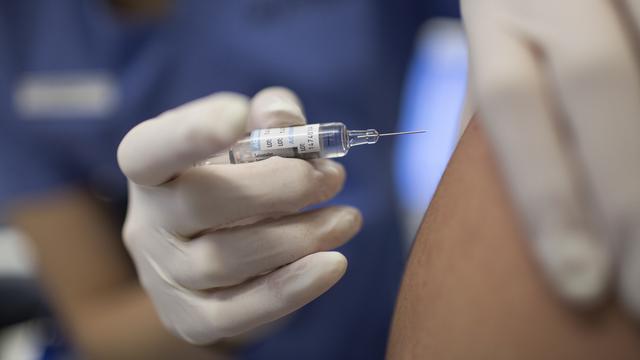 Un nombre record de vaccins contre la grippe à disposition. [Keystone - Gaetan Bally]