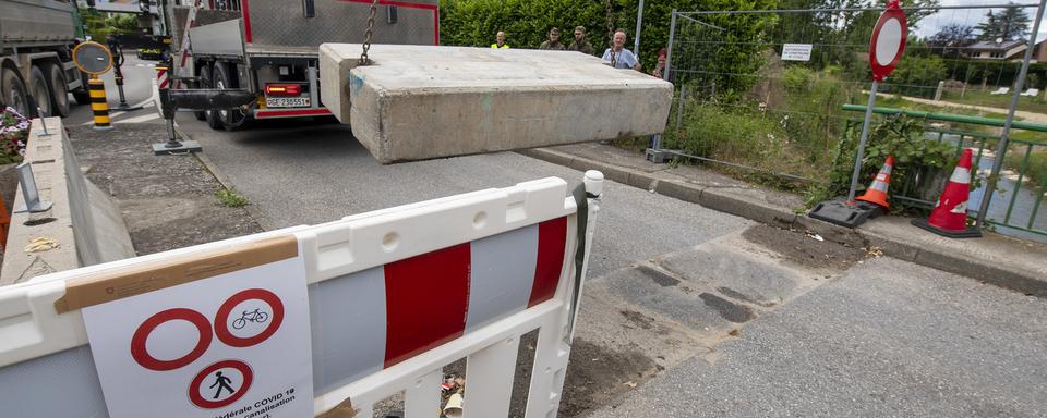 Les frontières entre Genève et la France (ici à Thonex) ont rouvert lundi 15 juin [Keystone - Martial Trezzini]