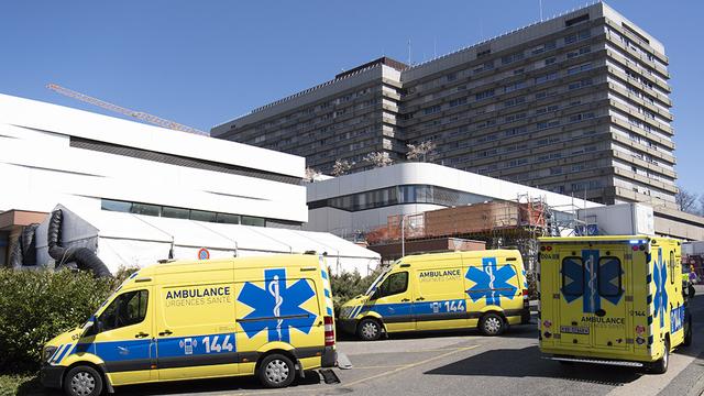 La coordination des soins intensifs en Suisse romande s'opère depuis le CHUV (photo). [Keystone - Laurent Gillieron]