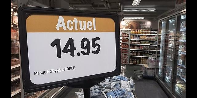 Des masques proposés la semaine dernière dans une Coop genevoise à un prix dix fois plus élevé que celui du producteur.