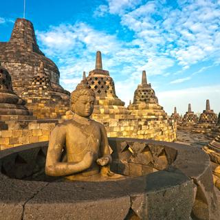Une partie de l'ensemble de Borobudur, Java, Indonésie. [Depositphotos - masterlu]