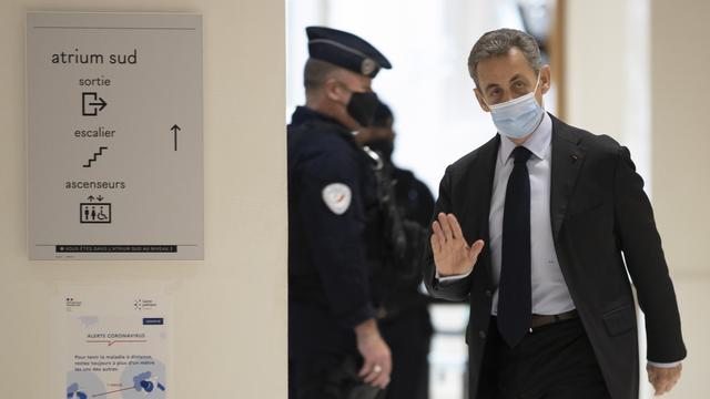 Nicolas Sarkozy à son arrivée au tribunal ce lundi. [Keystone/EPA - Ian Langsdon]