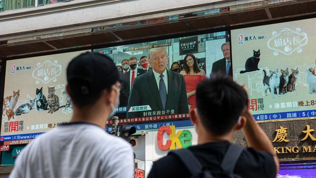 Une télévision à Hong Kong montre Donald Trump. [Keystone/EPA - Jérôme Favre]