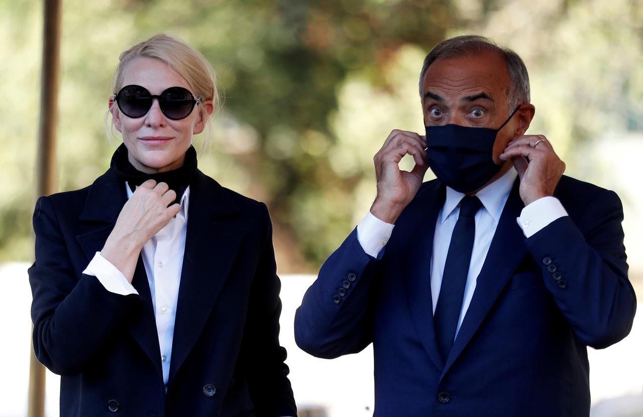 L'actrice Cate Blanchett, présidente du jury, en compagnie d'Alberto Barbera, directeur de la 77e édition de la Mostra de Venise. [Reuters - Yara Nardi]