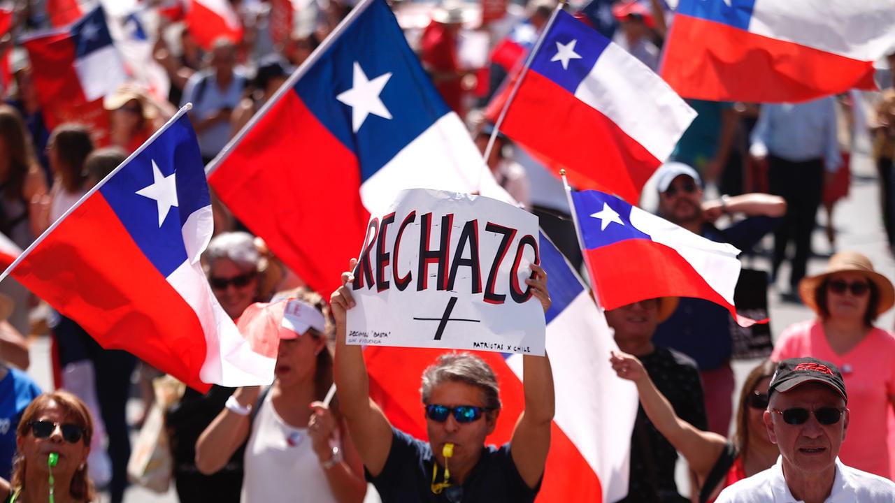 La question d'une nouvelle constitution chilienne déchire le pays. [Keystone - Alberto Valdes]