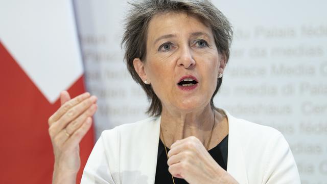 La présidente de la Confédération Simonetta Sommaruga invite les cantons à une rencontre pour améliorer la coordination face au Covid-19. [KEYSTONE - Peter Schneider]