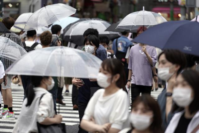 Les autorités japonaises ont annoncé ce jeudi avoir enregistré 220 nouvelles contaminations au Covid-19 à Tokyo, un record. [AP Photo/Keystone - Eugene Hoshiko]