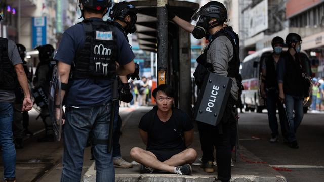 Des milliers de personnes ont envahi les rues de Hong Kong pour dénoncer un projet de loi chinois. [Keystone - Jérôme Favre]