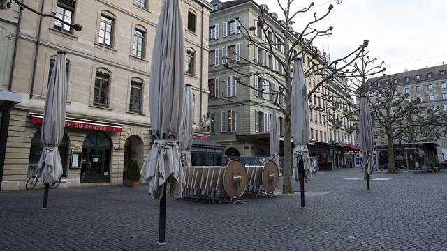 Les rues et les commerces vides à Genève mettent les entreprises au bord du gouffre. [Salvatore Di Nolfi - Keystone]