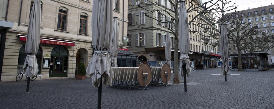 Les rues et les commerces vides à Genève mettent les entreprises au bord du gouffre. [Salvatore Di Nolfi - Keystone]