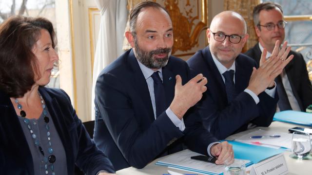 En France, le gouvernement retire provisoirement l'âge-pivot de son projet. [Reuters - Charles Platiau]