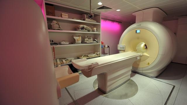 Les HUG de Genève ont reçu le premier PET-Scan d'Europe en 2010 [Keystone - Martial Trezzini]