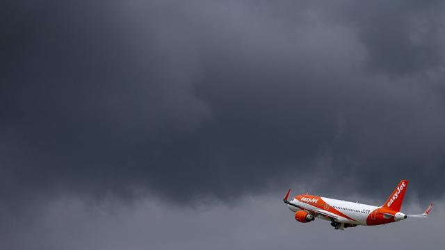 Un Airbus A320 d'EasyJet au décollage depuis Genève le 15 juin 2020. [Keystone - Salvatore Di Nolfi]