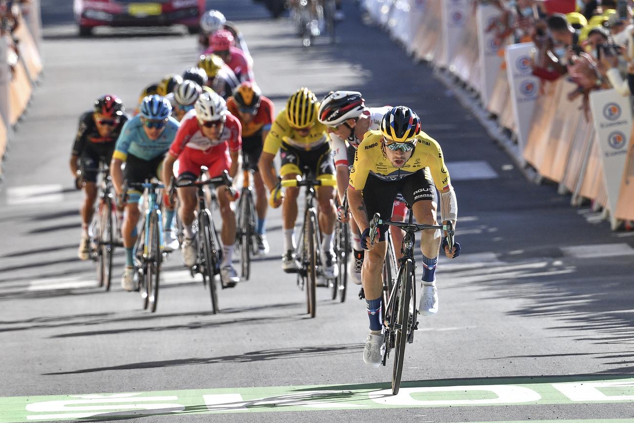 Roglic s'impose au sprint devant Pogacar, Martin, Quintana et le maillot jaune Alaphilippe. [Anne-Christine Poujoulat, Pool via AP]