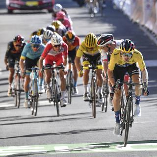 Roglic s'impose au sprint devant Pogacar, Martin, Quintana et le maillot jaune Alaphilippe. [Anne-Christine Poujoulat, Pool via AP]