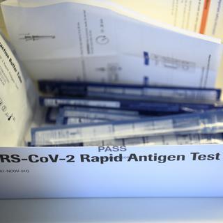 Des tests antigéniques pour le SARS-CoV-2, pris en photo le 9 novembre 2020. [Keystone - Laurent Gillieron]