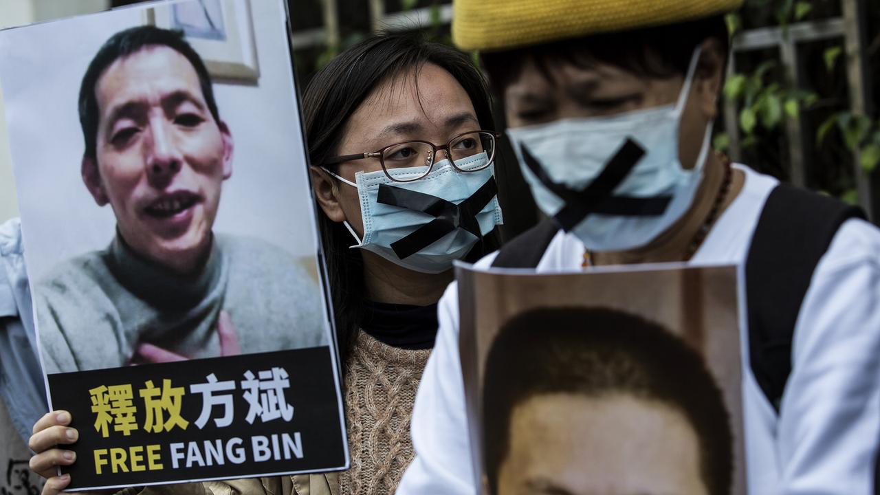 Manifestations à Hong Kong suite à la disparition de Fang Bin, un journaliste-citoyen chinois porté disparu alors qu'il dénonçait la gestion de la crise du coronavirus par le gouvernement chinois, et réclamait plus de transparence. [AFP - Isaac Lawrence]