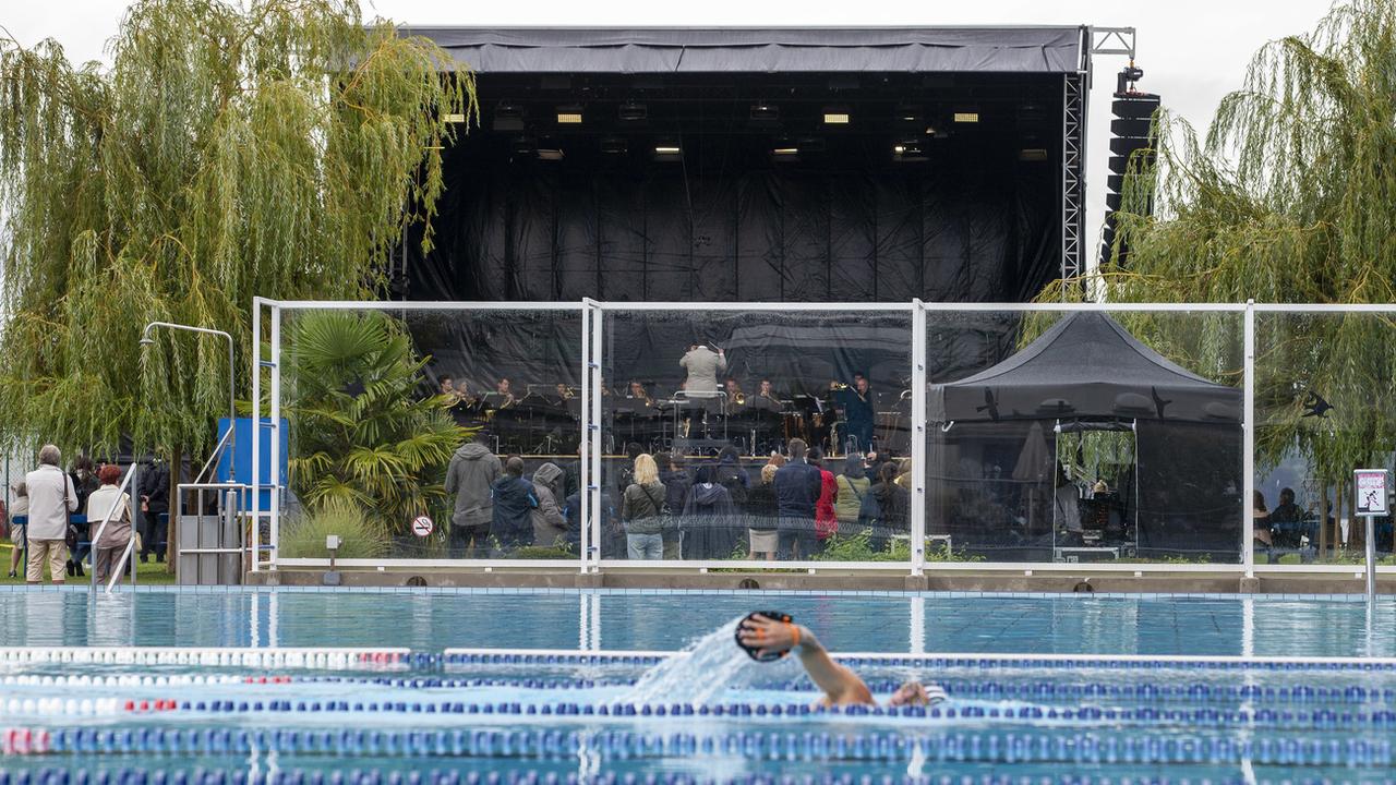 L'Orchestre de la Suisse romande se produit à Genève-Plage. [Keystone - Salvatore Di Nolfi]