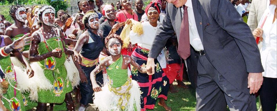 Le président français Jacques Chirac lors d'une visite au Gabon en 1996. [AFP - Gerard Fouet]