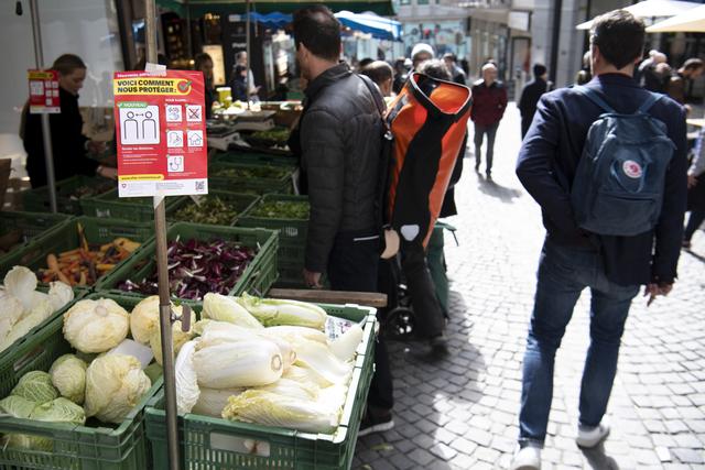 Lausanne réorganise la répartition des stands de marché. [Keystone - Laurent Gilliéron]