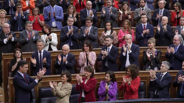 Pedro Sanchez a été reconduit par le Parlement espagnol. [Keystone/AP Photo - Manu Fernandez]