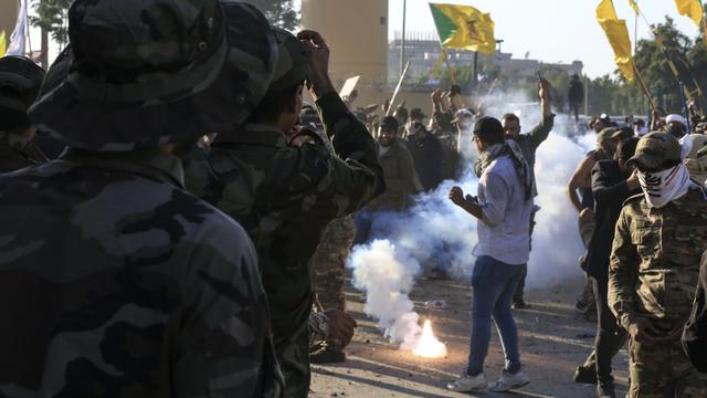 Des soldats américains interviennent pendant l'attaque de l'ambassade américaine à Bagdad. [Anadolu Agency - Murtadha Sudani]