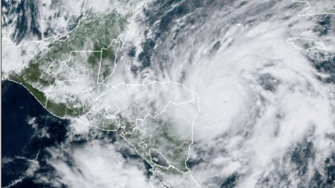 Une image satellite de l'ouragan Eta approchant des côte de l'Amérique centrale le 2 novembre dernier. [NOAA]