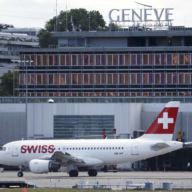 Un avion de la compagnie Swiss sur le tarmac de l'aéroport de Cointrin. [Keystone - Salvatore Di Nolfi]