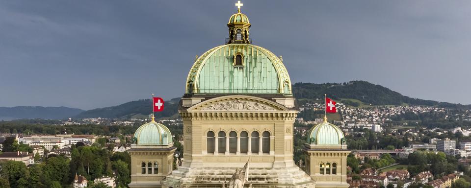 Une vue du Palais fédéral prise en août 2018. [Keystone - Thomas Hodel]