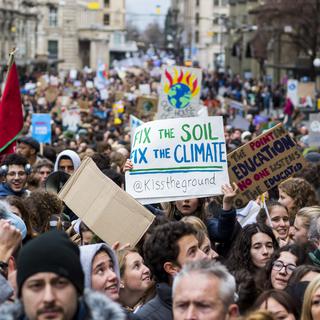 Manifestants climatiques à Lausanne le 17 janvier 2020. [Keystone - Jean-Christophe Bott]
