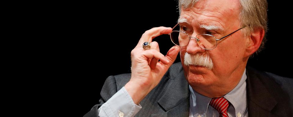 Duel judiciaire autour d'un livre critique sur le président américain entre Donald Trump et son ex-conseiller à la sécurité nationale John Bolton. [Jonathan Drake]