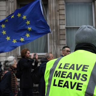 Des manifestants pro et anti-Brexit devant le Parlement de Londres, le 31 janvier 2020. [EPA/Keystone - Andy Rain]
