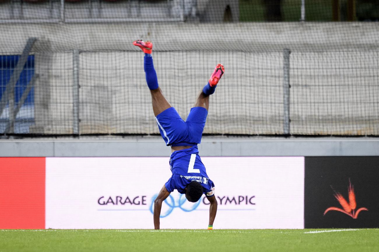Ibrahima Ndiaye célèbre son but, le 0-1. [Keystone - Laurent Gilliéron]