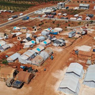 Les camps de déplacés se multiplient dans la province d'Idlib, en Syrie, alors que l'aide humanitaire peine à parvenir dans la zone. [AFP - Omar Haj Kadour]
