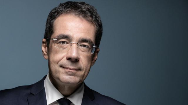 Darius Rochebin porte plainte contre Le Temps. [afp - Joël Saget]