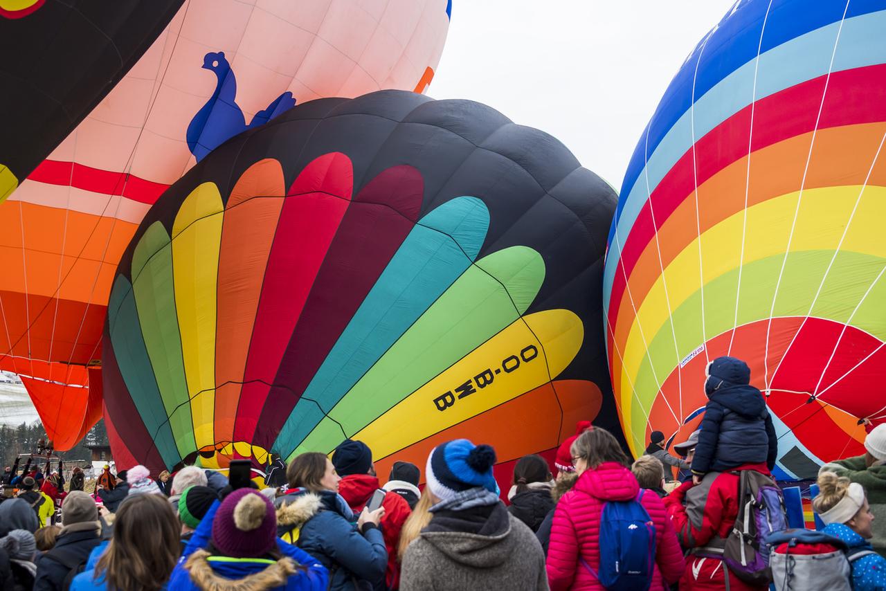 Le festival de ballons à Château d'Oex (VD), ici en 2020. [Keystone - Jean-Christophe Bott]