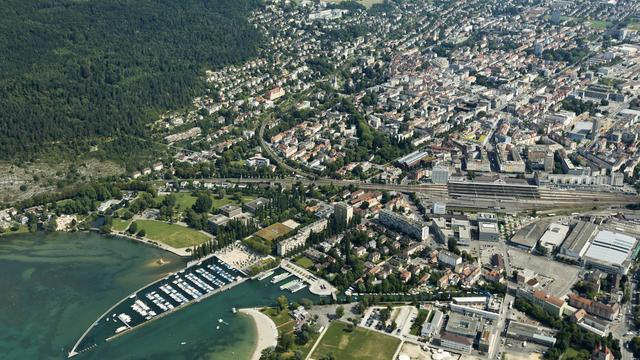 La ville de Biel/Bienne vue du ciel, août 2012. [Keystone - Alessandro Della Bella]