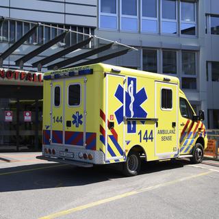 L'Hôpital fribourgeois mis sous pression en raison de la flambée des cas de coronavirus à l'EMS de Siviriez. [Keystone - Anthony Anex]