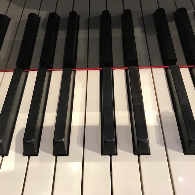 Les touches d'un piano au Studio 15 de la RTS à Lausanne. [RTS]