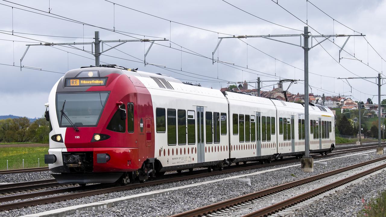 Une initiative qui demande la gratuité des transports publics dans le canton de Fribourg a été déposée. [KEYSTONE - Jean-Christophe Bott]