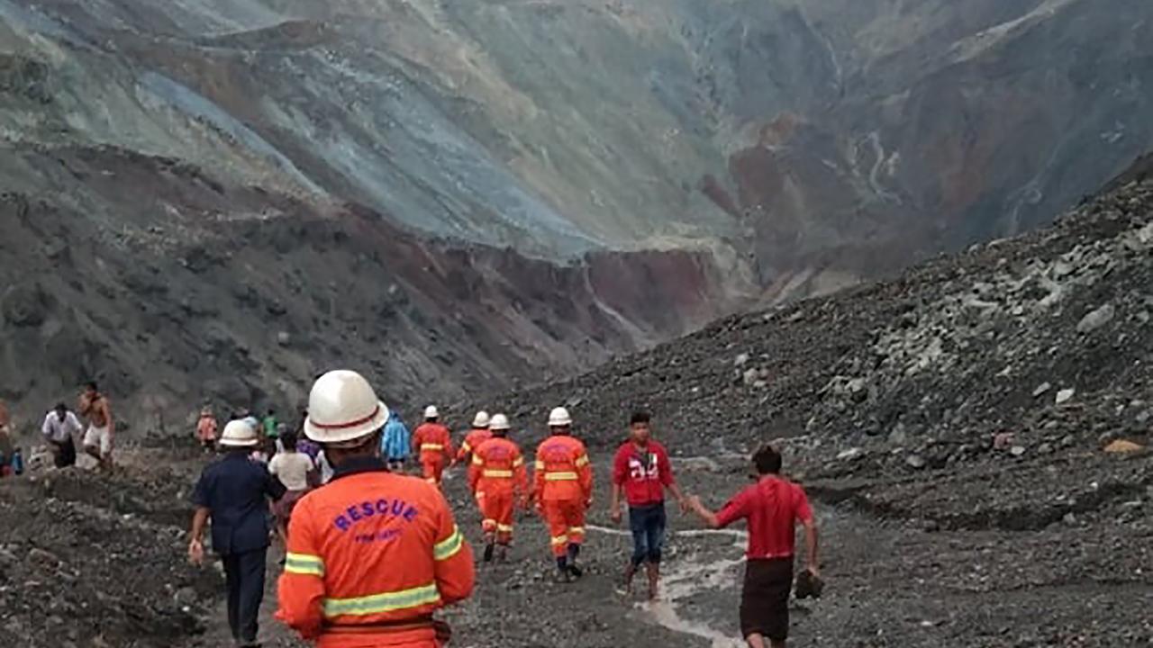 Un glissement de terrain a emporté une centaine de mineurs en Birmanie. [AFP - MYANMAR FIRE SERVICES DEPARTMENT]