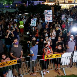 En Israël, des centaines de manifestants contre le reconfinement à Tel Aviv. [AFP - Jack Guez]
